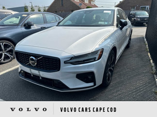 Used 2025 Volvo S60 B5 Core image 1