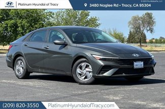 New 2025 Hyundai Elantra SE image 1