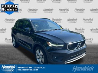 Used 2021 Volvo XC40 T5 Momentum image 1