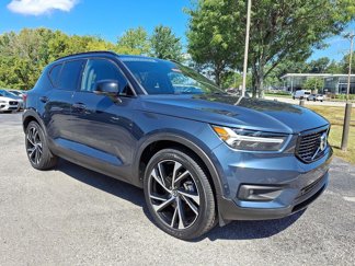 Used 2022 Volvo XC40 T5 R-Design w/ Advanced Package image 1