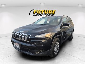 Used 2017 Jeep Cherokee Latitude w/ Cold Weather Group image 1