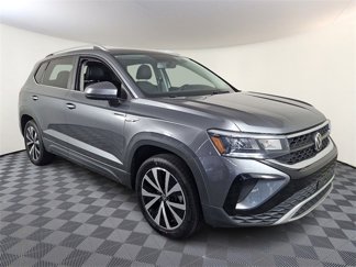 Used 2022 Volkswagen Taos SE image 1