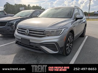 Used 2022 Volkswagen Tiguan SE w/ Panoramic Sunroof Package image 1