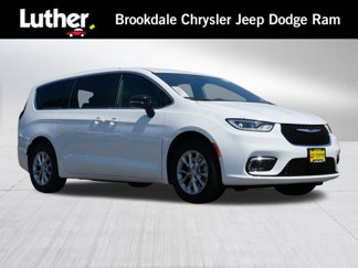 New 2025 Chrysler Pacifica Select image 1