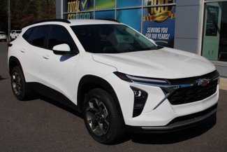 Certified 2025 Chevrolet Trax LT w/ Driver Confidence Package image 1