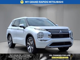New 2025 Mitsubishi Outlander SEL image 1