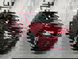 Used 2017 Toyota Camry LE image 1