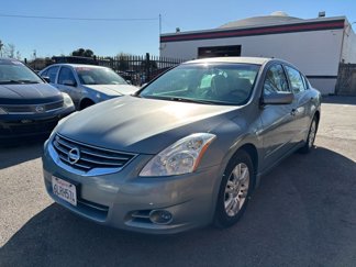 Used 2010 Nissan Altima Hybrid Sedan image 1