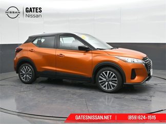 Used 2022 Nissan Kicks SV image 1