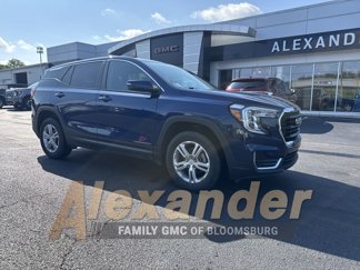 Used 2022 GMC Terrain SLE image 1