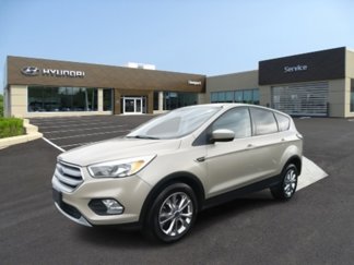 Used 2017 Ford Escape SE image 1