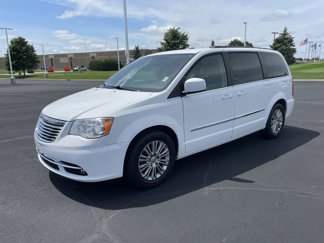Used 2016 Chrysler Town & Country Touring-L image 1