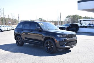 Used 2023 Jeep Grand Cherokee Altitude image 1