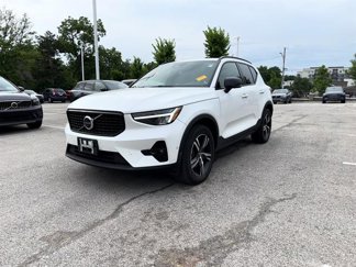 Certified 2023 Volvo XC40 B5 Plus image 1