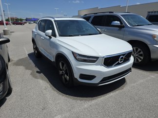 Used 2019 Volvo XC40 T5 Momentum image 1