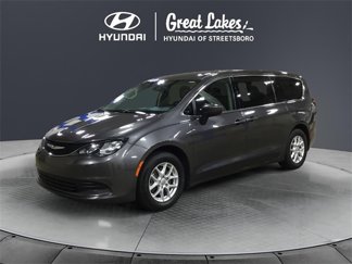 Used 2017 Chrysler Pacifica Touring image 1
