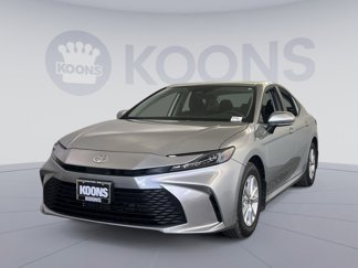 Used 2025 Toyota Camry LE image 1