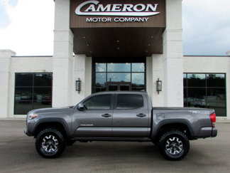 Used 2017 Toyota Tacoma TRD Off-Road image 1