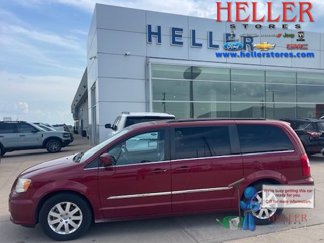 Used 2013 Chrysler Town & Country Touring image 1