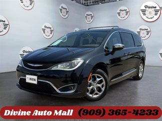 Used 2017 Chrysler Pacifica Limited image 1