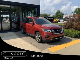 Used 2017 Nissan Pathfinder SV image 1