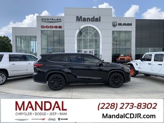 Used 2021 Toyota Highlander XLE image 1