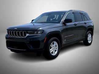Used 2023 Jeep Grand Cherokee Laredo image 1