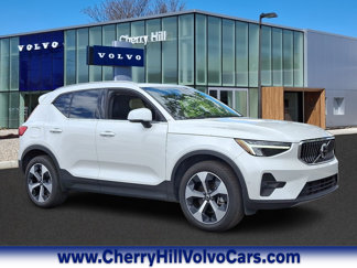 Certified 2025 Volvo XC40 B5 Plus image 1