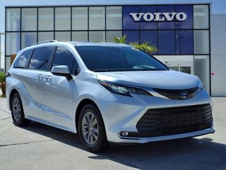 Used 2022 Toyota Sienna XLE image 1