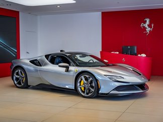 Used 2022 Ferrari SF90 Stradale image 1