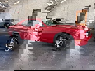 Used 2016 Dodge Challenger SXT image 1