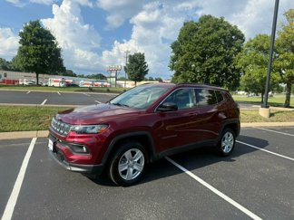 Used 2022 Jeep Compass Latitude image 1