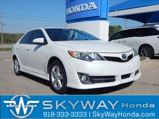 Used 2014 Toyota Camry L image 1