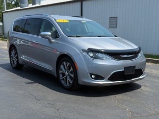 Used 2018 Chrysler Pacifica Limited image 1