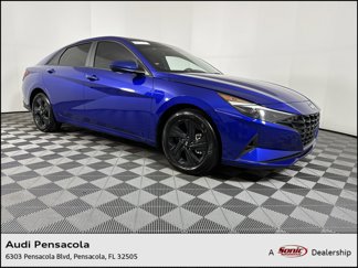 Used 2023 Hyundai Elantra SEL w/ Preferred Accessory Package image 1
