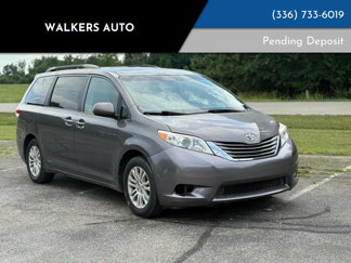 Used 2014 Toyota Sienna XLE image 1