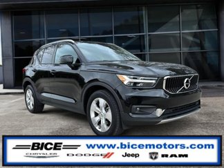 Used 2021 Volvo XC40 T5 Momentum image 1