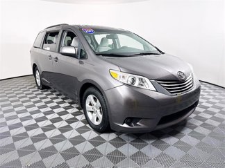 Used 2017 Toyota Sienna LE image 1
