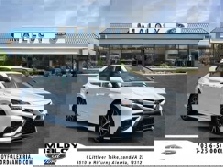 Used 2022 Toyota Camry SE image 1
