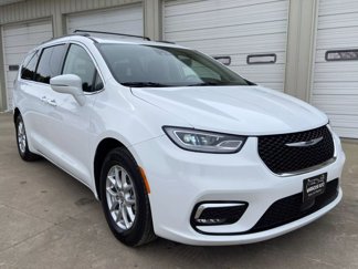 Used 2022 Chrysler Pacifica Touring-L image 1