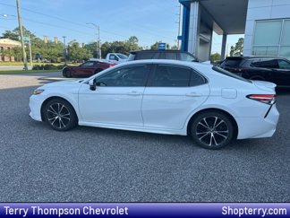 Used 2020 Toyota Camry SE image 1
