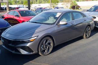 Used 2024 Hyundai Elantra SEL w/ Convenience Package image 1