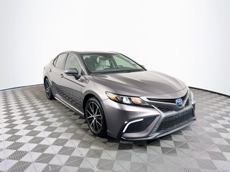 Used 2022 Toyota Camry SE image 1