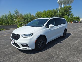 Used 2021 Chrysler Pacifica Touring-L w/ Uconnect Theater Family Group image 1