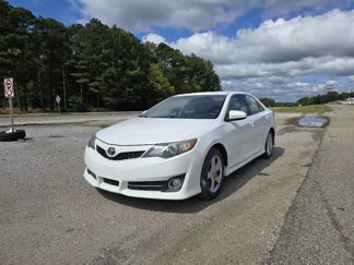 Used 2012 Toyota Camry L image 1