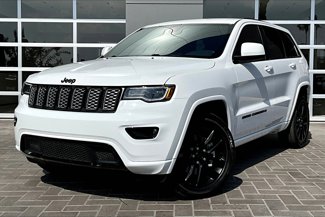 Used 2022 Jeep Grand Cherokee Laredo X image 1