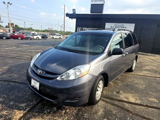 Used 2009 Toyota Sienna LE image 1