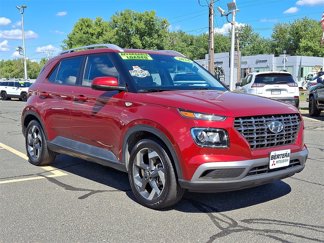 Used 2024 Hyundai Venue SEL image 1
