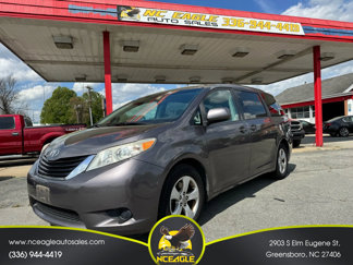 Used 2011 Toyota Sienna LE image 1