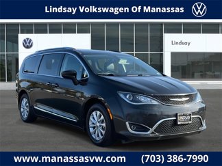 Used 2018 Chrysler Pacifica Touring-L image 1